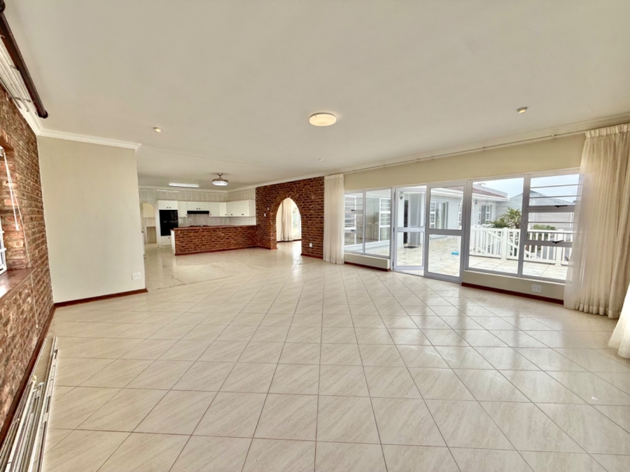 5 Bedroom Property for Sale in Seaview Eastern Cape